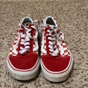 red & white checkerboard women’s vans